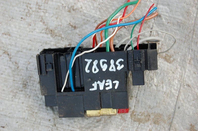 Блок предохранителей моторный отсек NISSAN LEAF 10-17