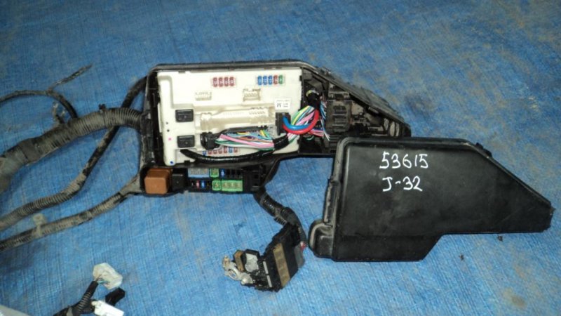 Блок предохранителей моторный отсек NISSAN TEANA J32 08-14 284B7-1AA4C Б/У
