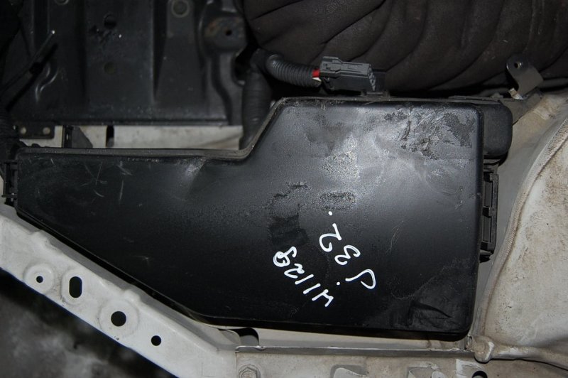 Блок предохранителей моторный отсек TEANA J32 08-14