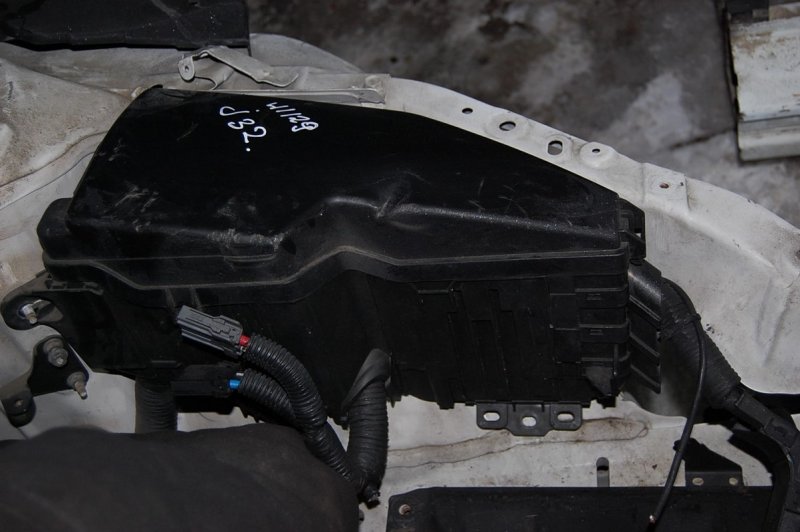Блок предохранителей моторный отсек NISSAN TEANA J32 08-14 284B7-1AA0A Б/У