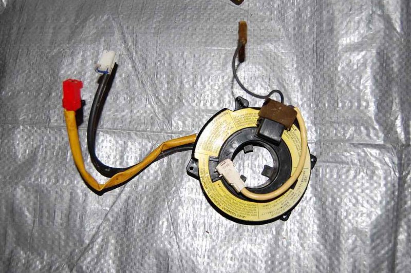 Запчасть шлейф airbag MITSUBISHI CARISMA 95-04 MR372520 Б/У Шлейф Airbag MITSUBISHI CARISMA 95-04 MR372520 Б/У