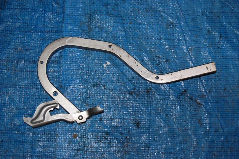 Петля крышки багажника левая HONDA CITY 02-08 68660-SEL-T00ZZ Б/У