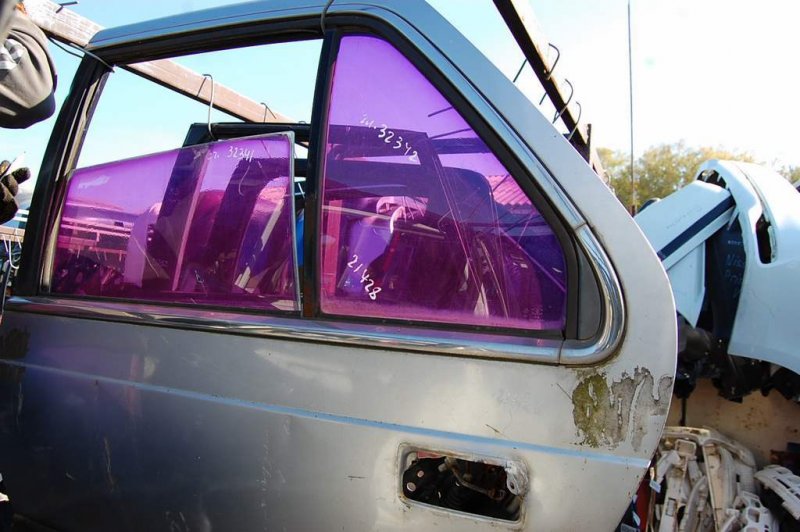 Стекло двери глухое заднее левое MAZDA 929 HC 86-91 H261-73-661 Б/У