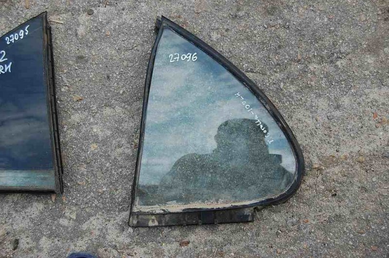 Стекло двери глухое заднее левое TOYOTA COROLLA E100 91-95 Б/У
