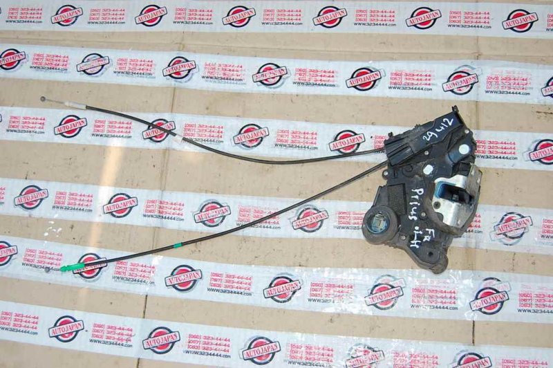 Замок двери передний левый TOYOTA PRIUS - 20 03-11 6904047060 Б/У
