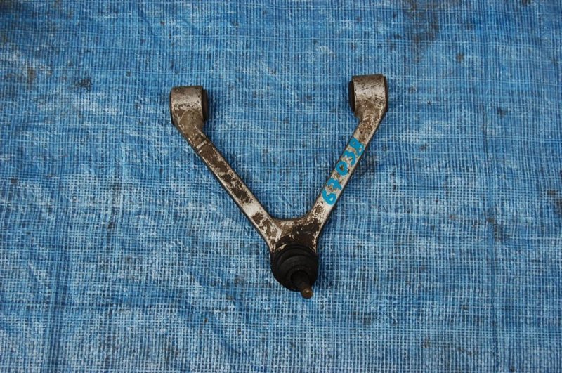 Рычаг передней подвески верхний передний левый TOYOTA SUPRA 86-92 48630-14010 Б/У