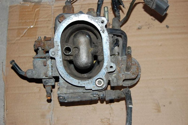 Дроссельная заслонка NISSAN URVAN 86-01 Б/У