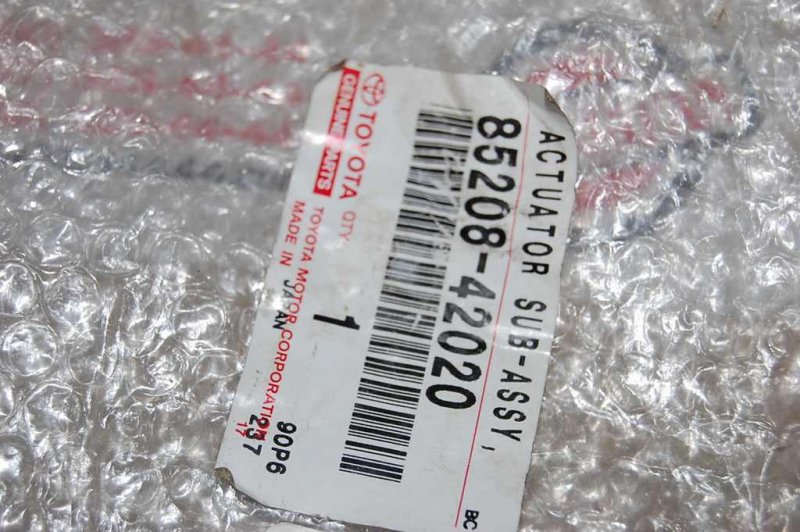 Форсунка омывателя фар левая RAV4 05-12