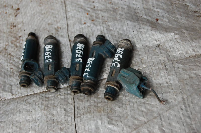 Запчасть форсунка топливная LEXUS GX470 02-09 23209-50040 Б/У Форсунка топливная LEXUS GX470 02-09 23209-50040 Б/У