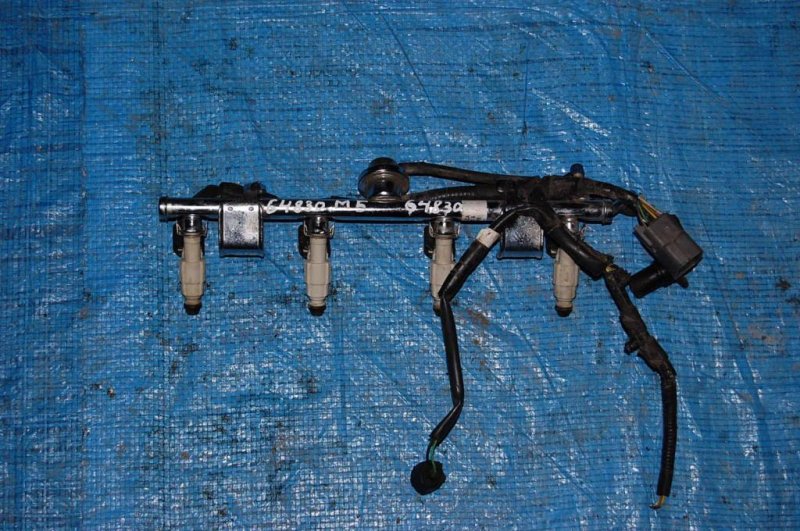 Форсунка топливная MAZDA 5 CR 05-10 Б/У