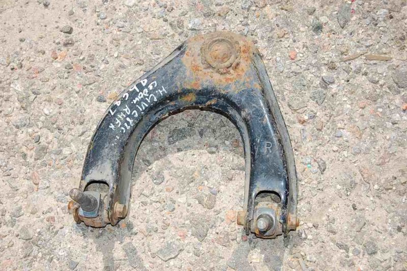 Рычаг передней подвески верхний передний правый HONDA CIVIC ED 88-91 Б/У