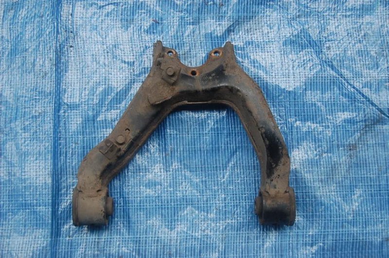 Рычаг передней подвески верхний передний правый PAJERO 99-06