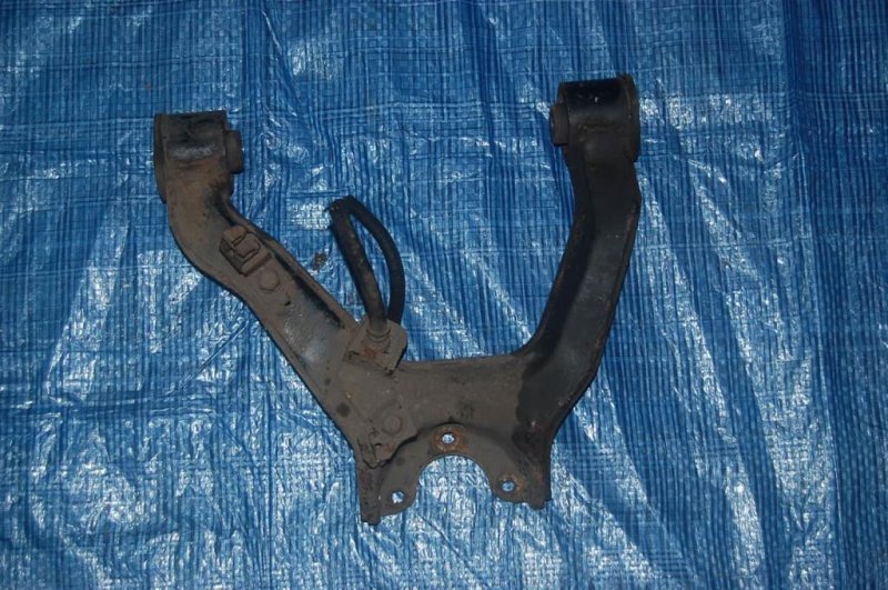 Рычаг передней подвески верхний передний правый PAJERO 99-06