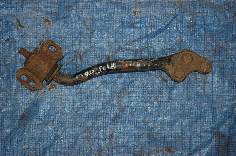 Рычаг передней подвески верхний передний правый 929 HC 86-91