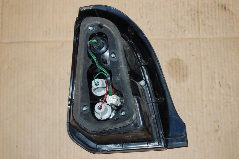 Фонарь наружный задний правый COLT 92-02