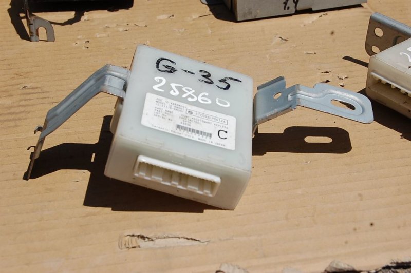 Блок управления центральным замком INFINITI G35 03-07 285E1-AC700 Б/У