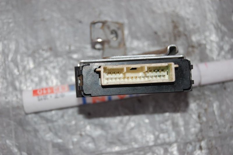 Блок электронный TOYOTA CAMRY 40 06-11 89960-33280 Б/У