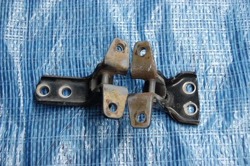 Петля двери задняя правая PAJERO 99-06