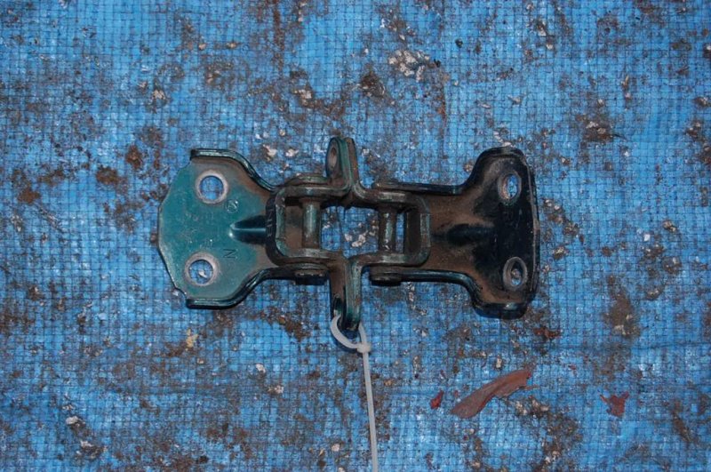 Петля двери IMPREZA 00-07 GD/GG