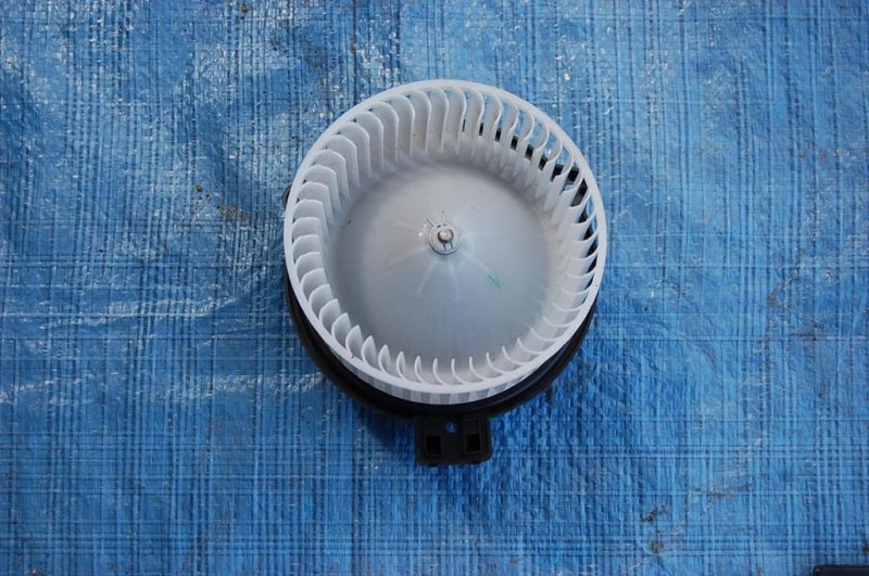 Запчасть моторчик печки MAZDA CX-7 06-12 Б/У Моторчик печки MAZDA CX-7 06-12 Б/У