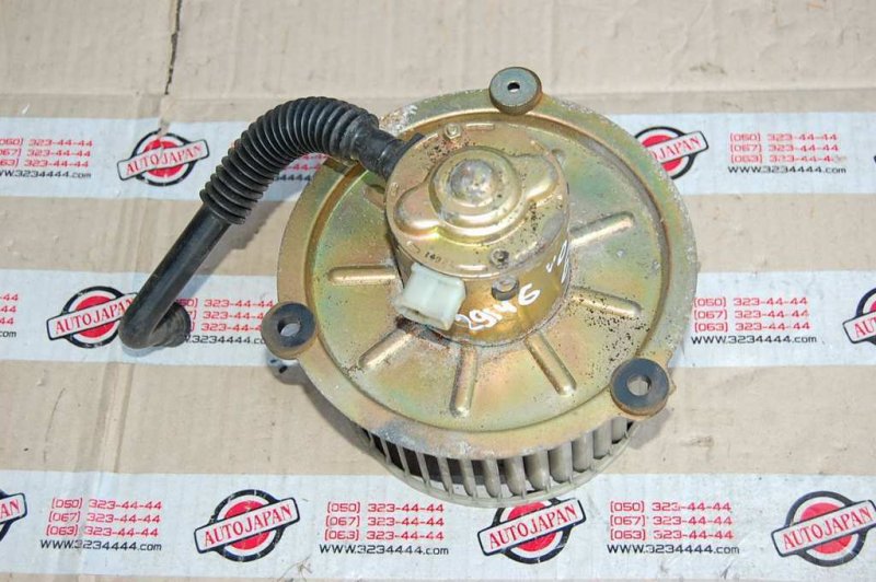 Моторчик печки MAZDA 929 HC 86-91 HE01-61-B10 Б/У