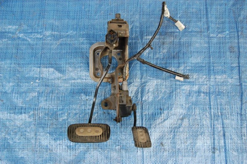 Педаль газа NISSAN MICRA 03-11 18002-AX70B Б/У