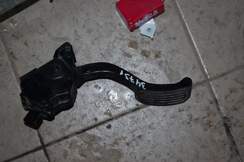 Педаль газа TOYOTA VENZA 09-16 Б/У