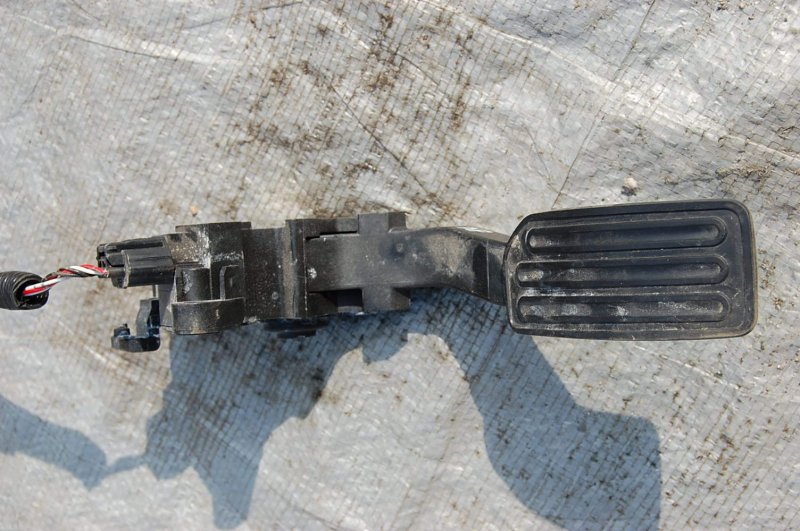 Педаль газа NISSAN LEAF 10-17 18002-1KM0A Б/У