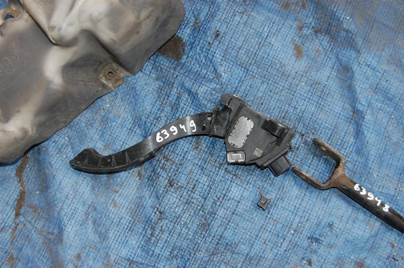 Педаль газа TOYOTA CAMRY 40 06-11 78110-33020 Б/У