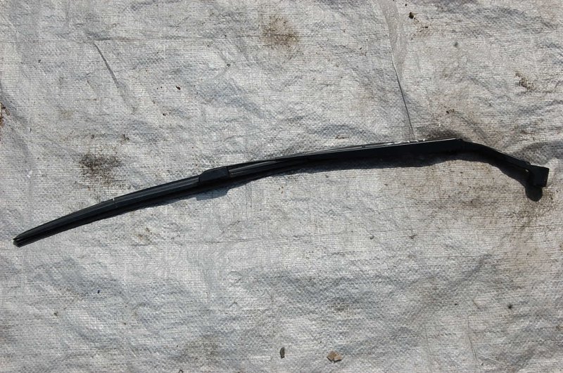Поводок стеклоочистителя передний NISSAN LEAF 10-17 Б/У