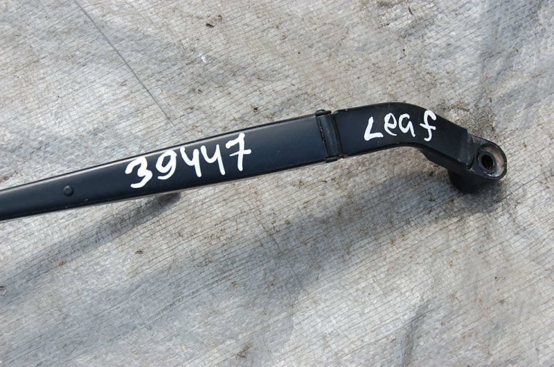 Поводок стеклоочистителя передний LEAF 10-17