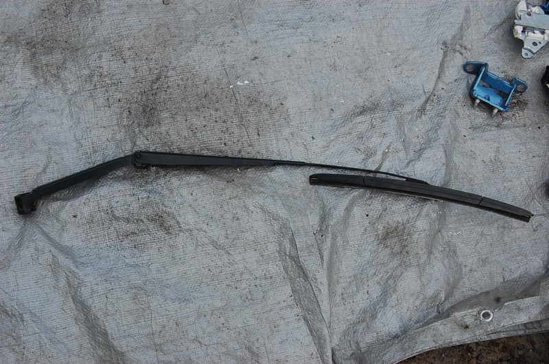 Поводок стеклоочистителя передний NISSAN LEAF 10-17 Б/У