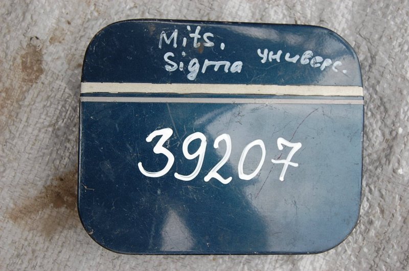 Лючок топливного бака MITSUBISHI SIGMA 90-96 MB835036 Б/У
