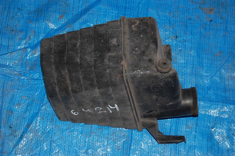 Резонатор воздушного фильтра AVENSIS 03-08 Резонатор воздушного фильтра AVENSIS 03-08