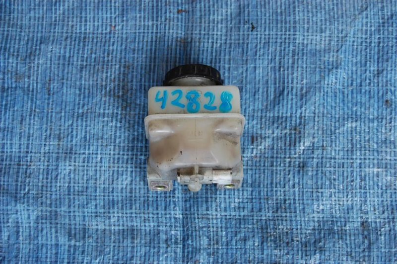 Запчасть бачок главного тормозного цилиндра NISSAN MURANO Z50 02-07 46090-CA000 Б/У Бачок главного тормозного цилиндра NISSAN MURANO Z50 02-07 46090-CA000 Б/У