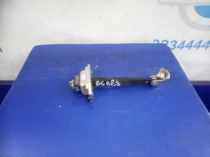 Ограничитель двери передний правый TOYOTA PRIUS - 30 09-17 68610-47021 Б/У