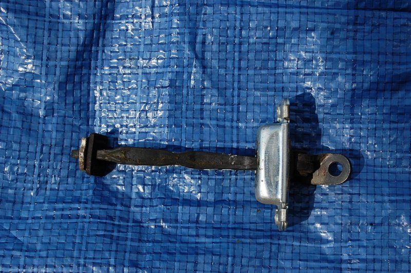 Ограничитель двери передний правый CERATO LD 04-08 Ограничитель двери передний правый CERATO LD 04-08