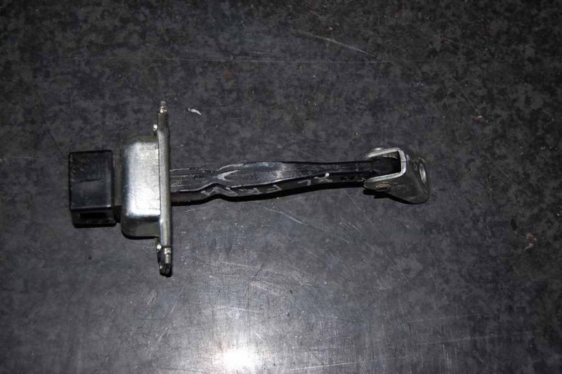 Ограничитель двери передний правый OUTLANDER XL 05-13