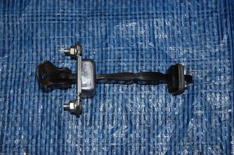 Ограничитель двери передний правый FORESTER SG 02-07