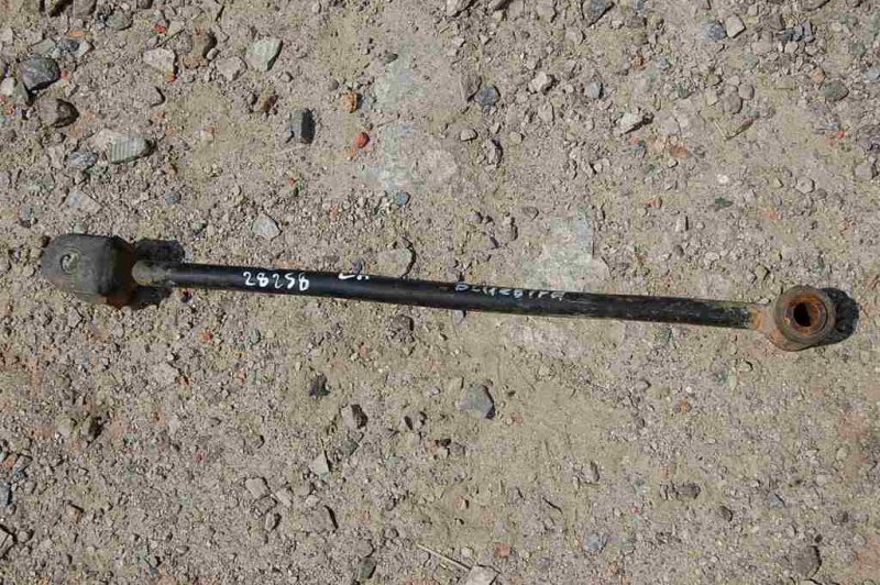 Рычаг задней подвески продольный задний левый NISSAN BLUEBIRD 91-97 55120-0E000 Б/У