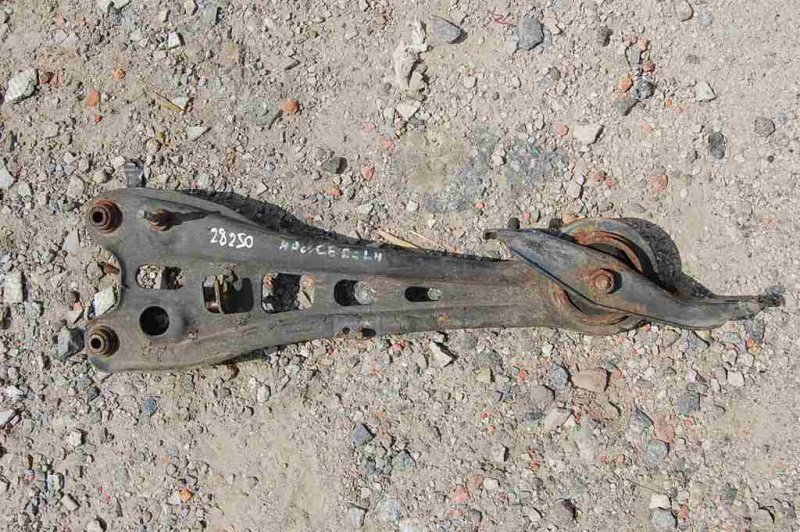 Рычаг задней подвески продольный задний левый HONDA ACCORD CE 95-98 Б/У