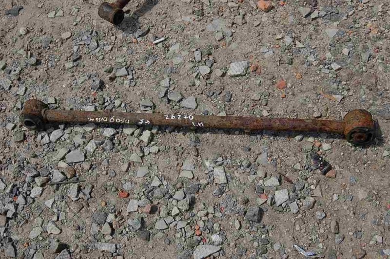 Запчасть рычаг задней подвески продольный задний левый MAZDA 626 GE 91-97 Б/У Рычаг задней подвески продольный задний левый MAZDA 626 GE 91-97 Б/У