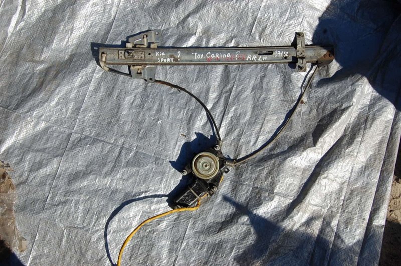 Запчасть стеклоподъемник задний левый KIA SPORTAGE JA 93-04 Б/У Стеклоподъемник задний левый KIA SPORTAGE JA 93-04 Б/У