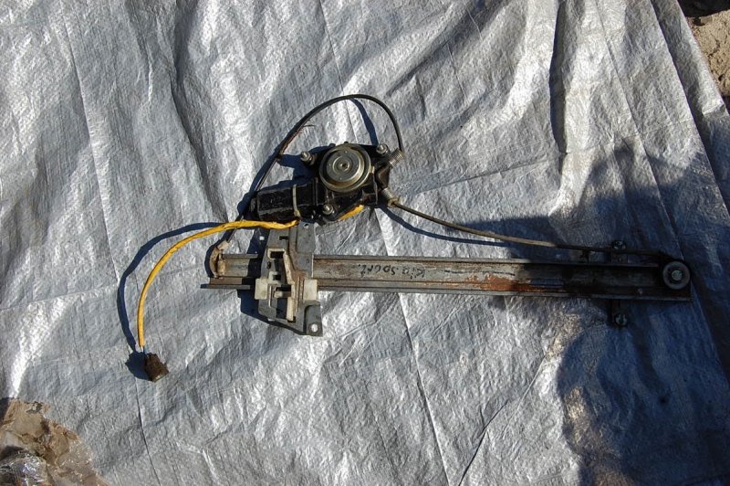 Стеклоподъемник задний левый SPORTAGE JA 93-04 Стеклоподъемник задний левый SPORTAGE JA 93-04