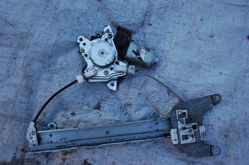 Стеклоподъемник задний левый NISSAN MURANO Z50 02-07 82721-CA000 Б/У