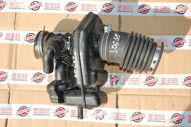 Патрубок воздушного фильтра NISSAN MURANO Z50 02-07 16576-CA000 Б/У