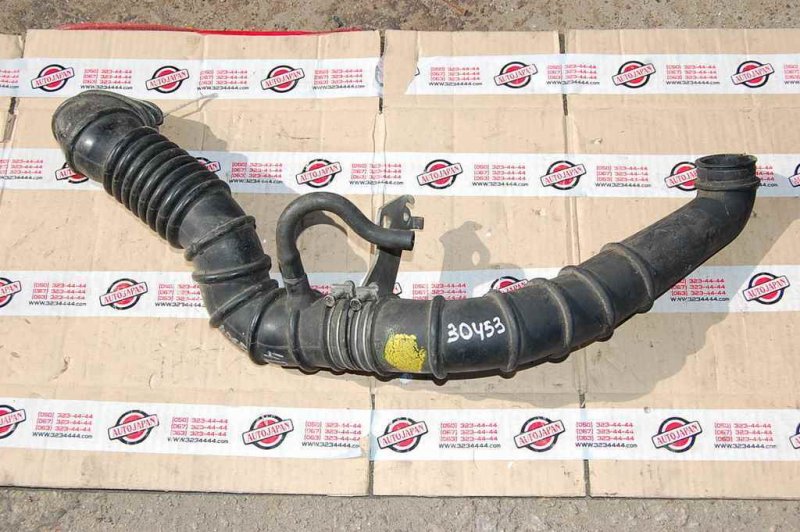 Патрубок воздушного фильтра MITSUBISHI GALANT 87-93 Б/У