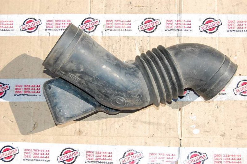 Патрубок воздушного фильтра TRIBECA B10 07-13