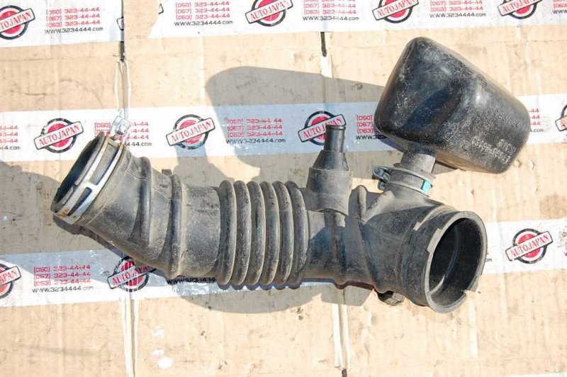 Патрубок воздушного фильтра RAV4 05-12 Патрубок воздушного фильтра RAV4 05-12