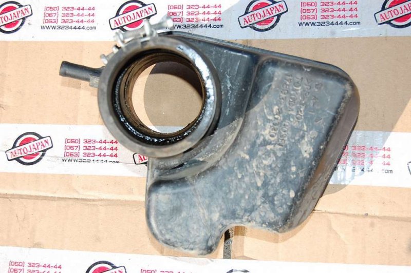 Патрубок воздушного фильтра TOYOTA CAMRY 20 96-02 Б/У